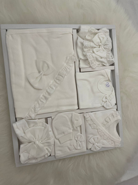 Fiyonk Detaylı Fırfırlı Kız Bebek Hastane Çıkışı Seti 10'Lu Takım 0-3 Ay Krem