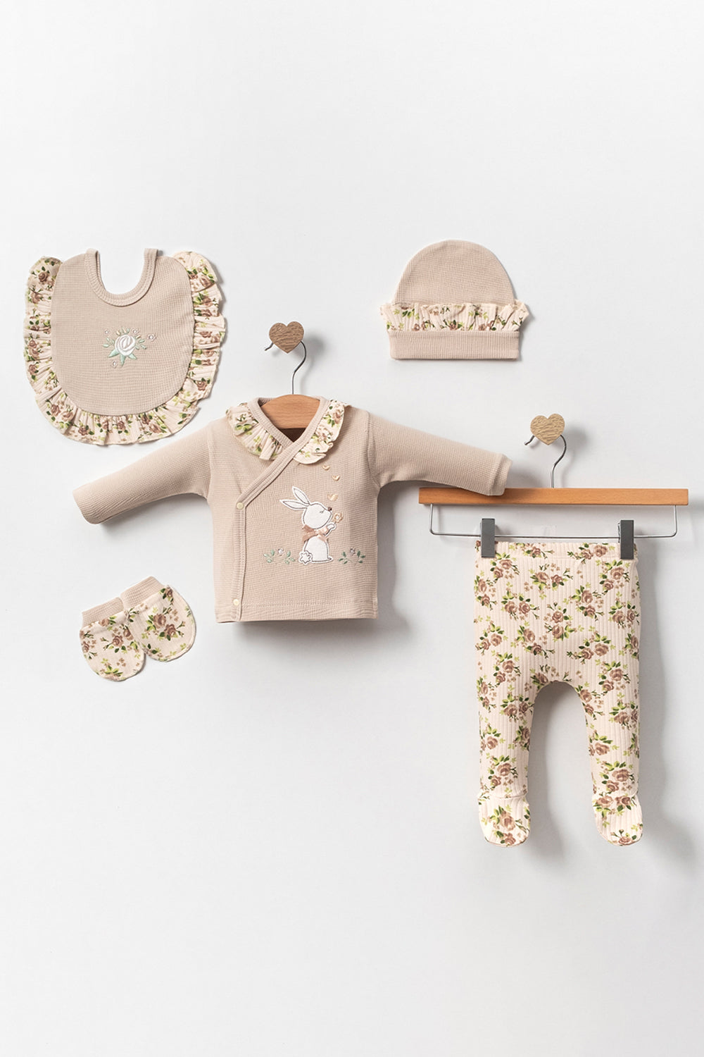 Haylaz Tavşan Detaylı Çiçekli Kız Bebek Hastane Çıkışı Takımı Kutulu %100 Pamuk 5 Parça Set 0-3 Ay