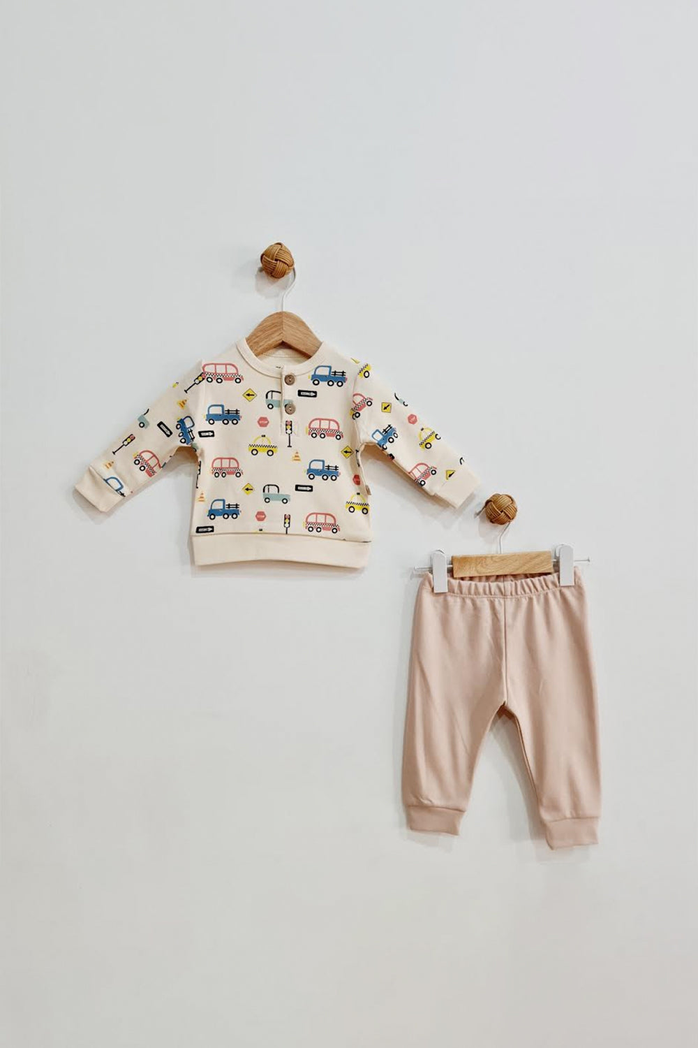 Erkek Bebek Bisiklet Yaka Düğmeli Araç Temalı Uzun Kollu Organik Pamuk Pijama Takımı